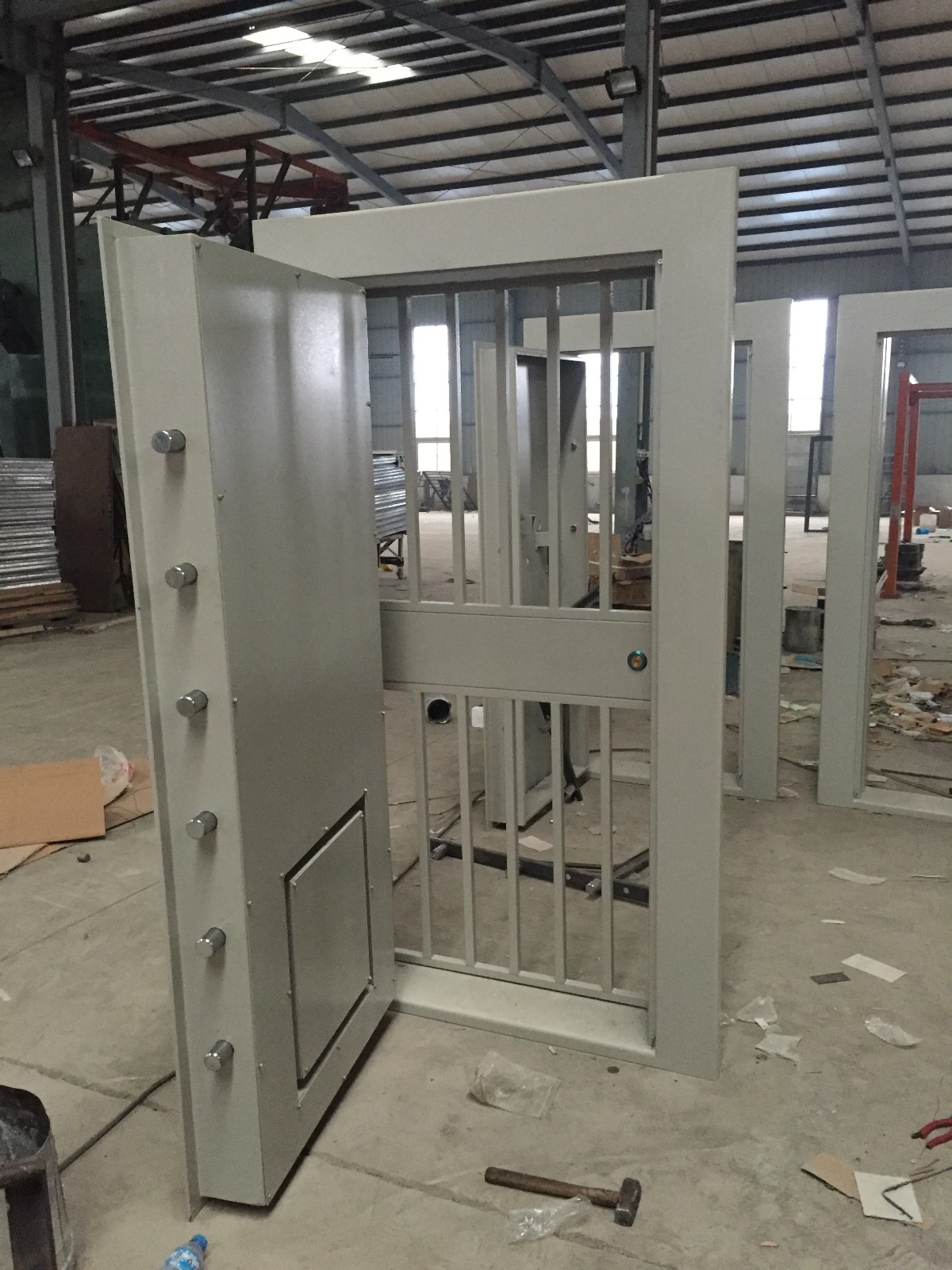 C�������T002